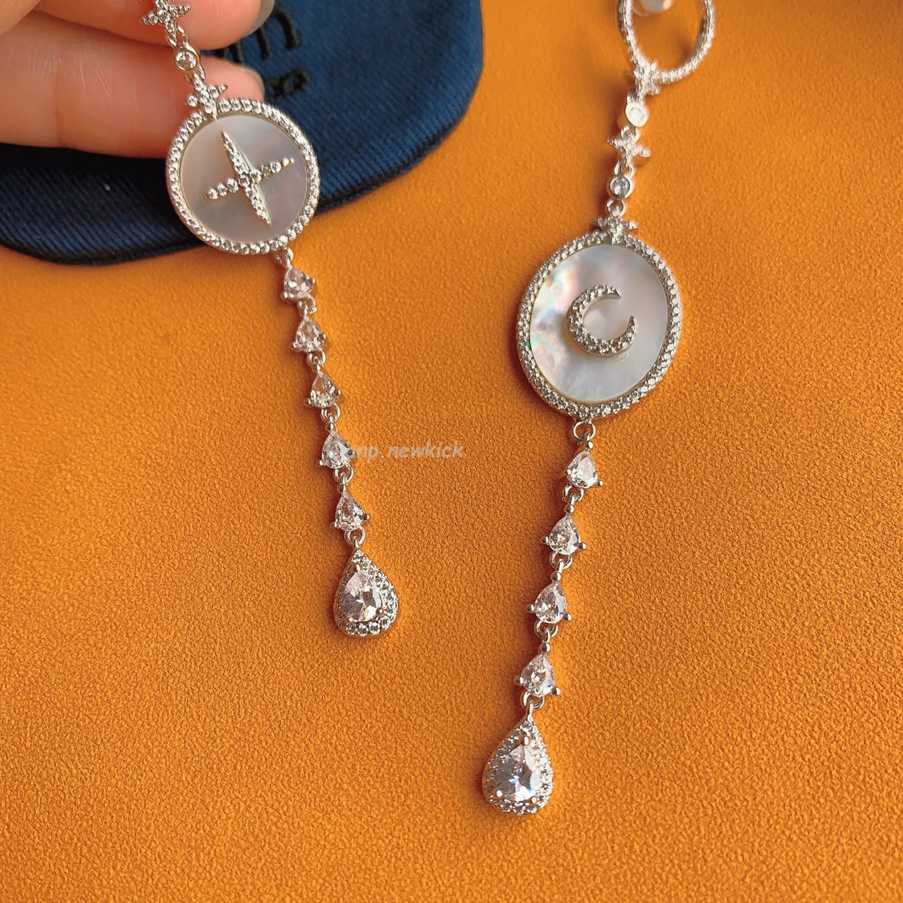 Apm Monaco Star Mother Of Pearl Earrings (13) - www.newkick.vip